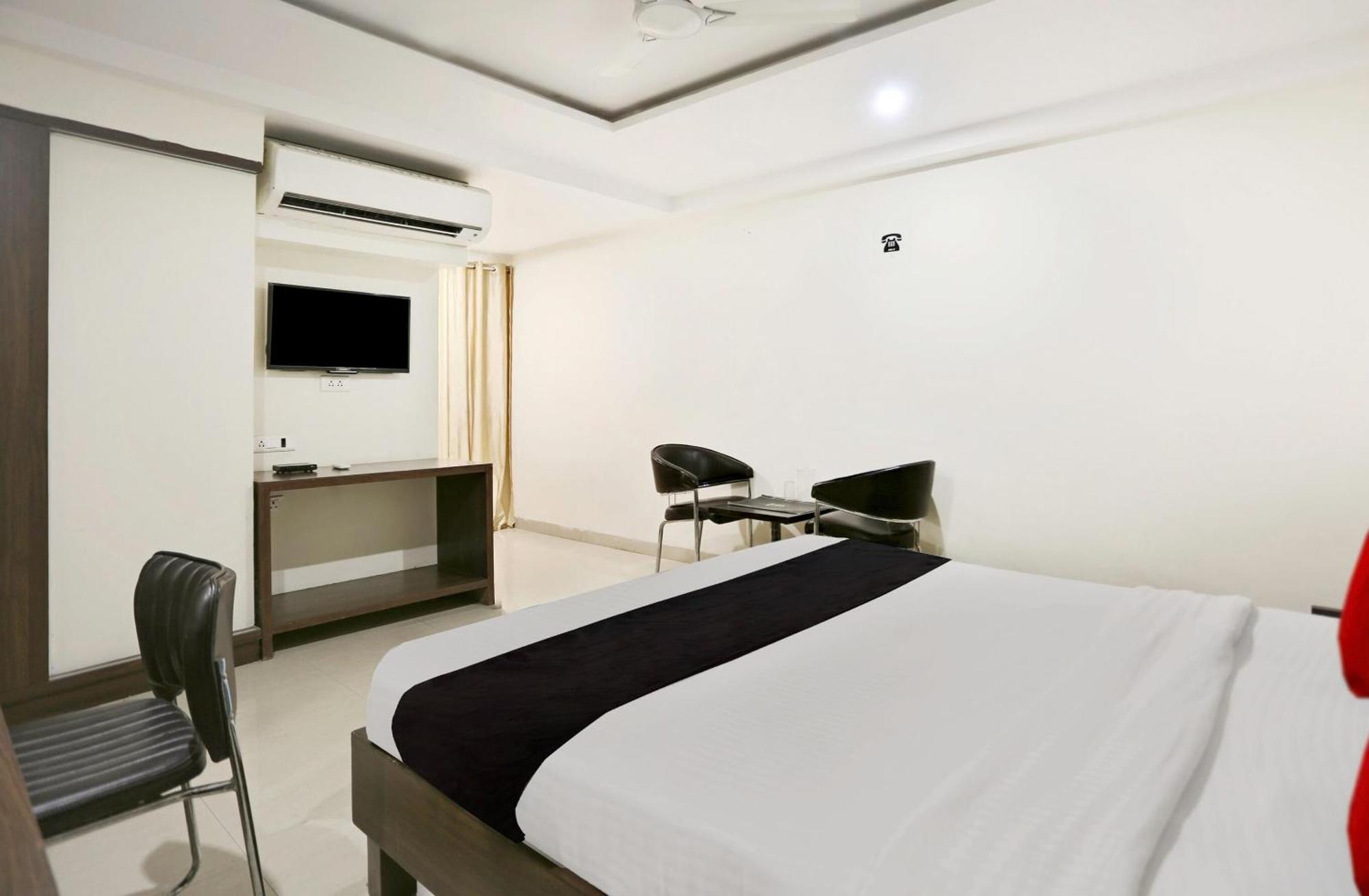 Townhouse Halcyon Deccan Inn Near Shilparamam Kondapur  Exterior foto